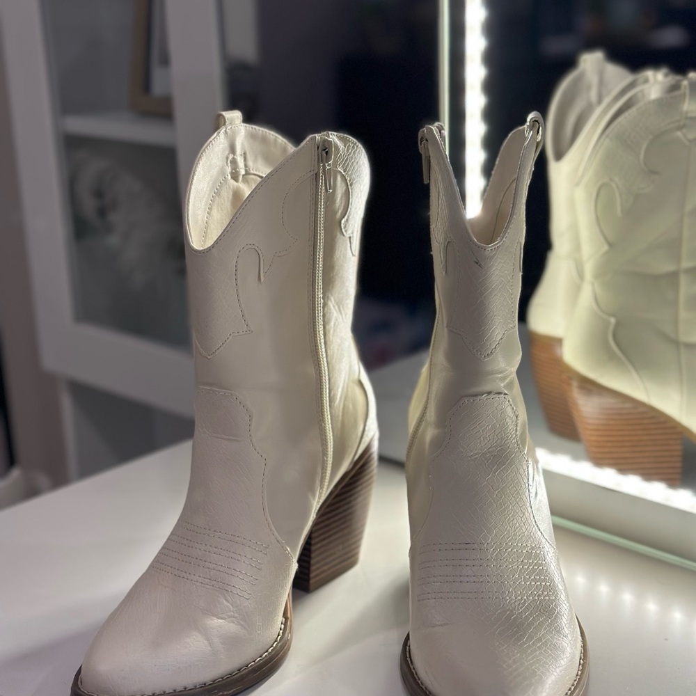 White Western-Style Women's Boots